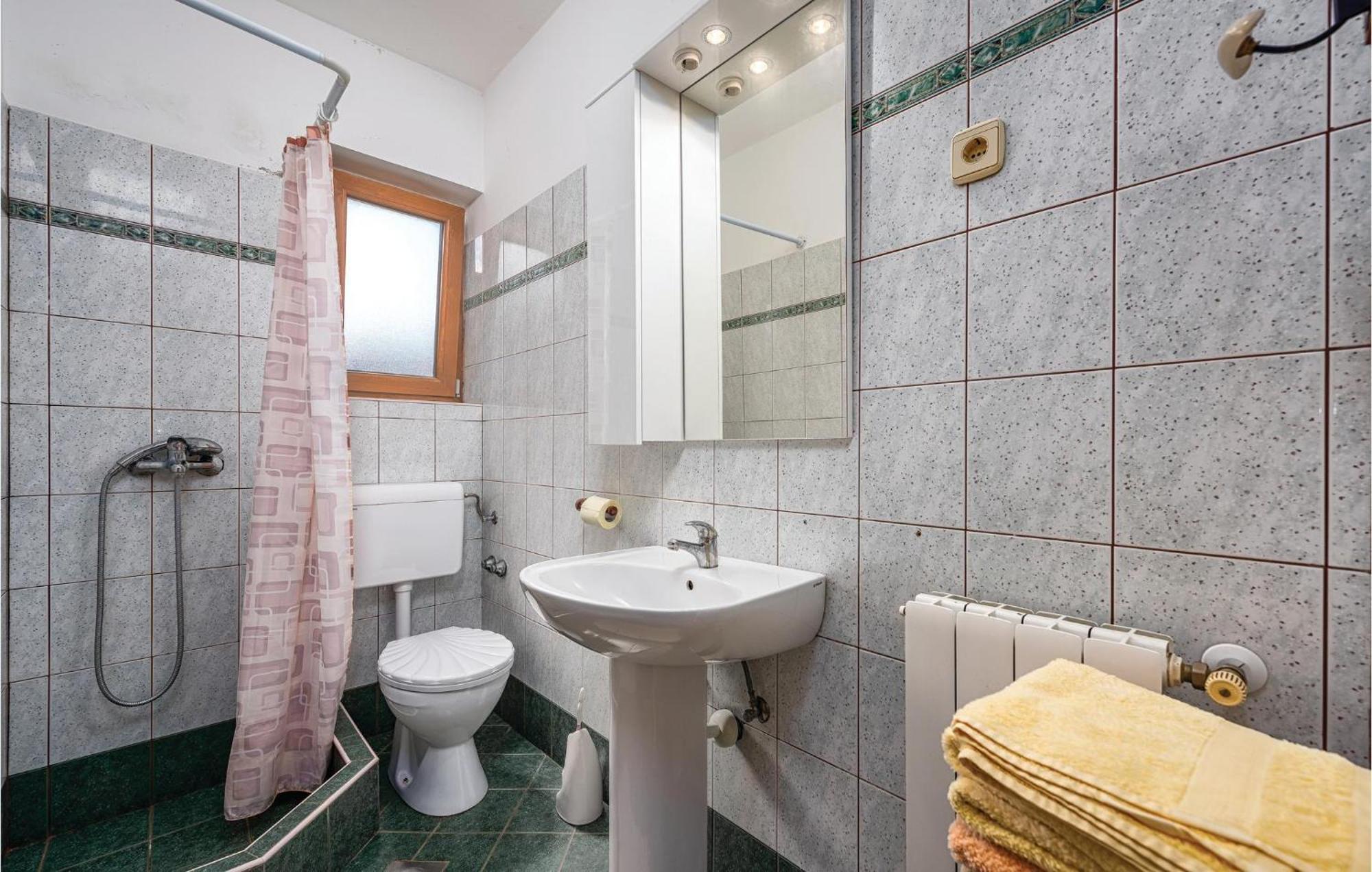 Stunning Apartment In Rovinj With Kitchen 外观 照片