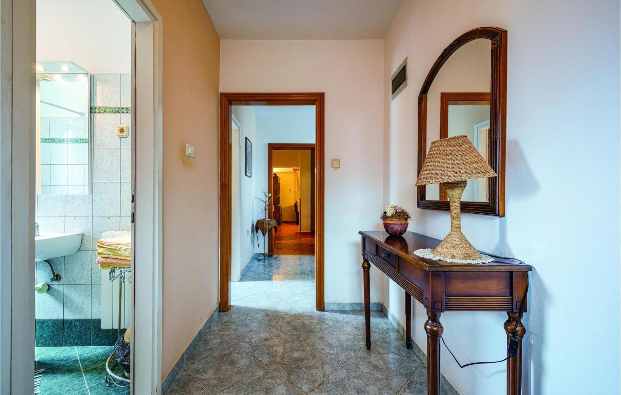 Stunning Apartment In Rovinj With Kitchen 外观 照片