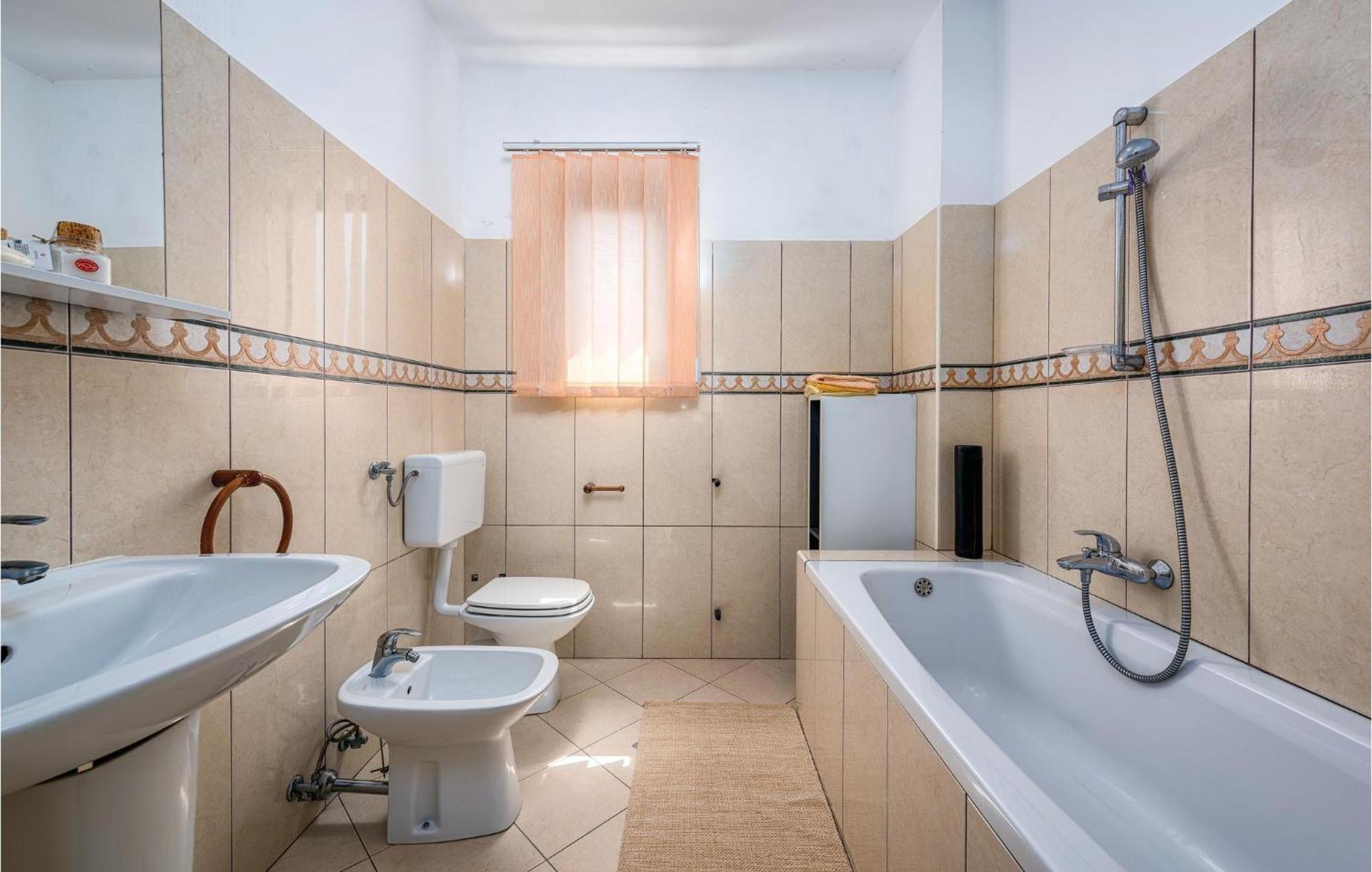 Stunning Apartment In Rovinj With Kitchen 外观 照片
